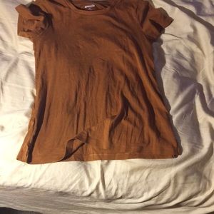 i am selling an old navy shirt